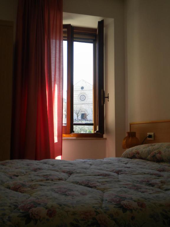 أسيسي Camere Santa Chiara الغرفة الصورة